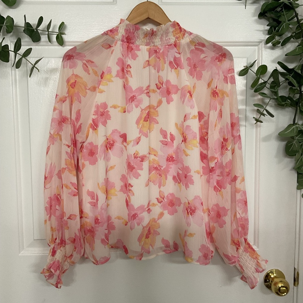 FATE.  Floral Tie-Neck Blouse - Pink Floral. SIZE S - Picture 3 of 9